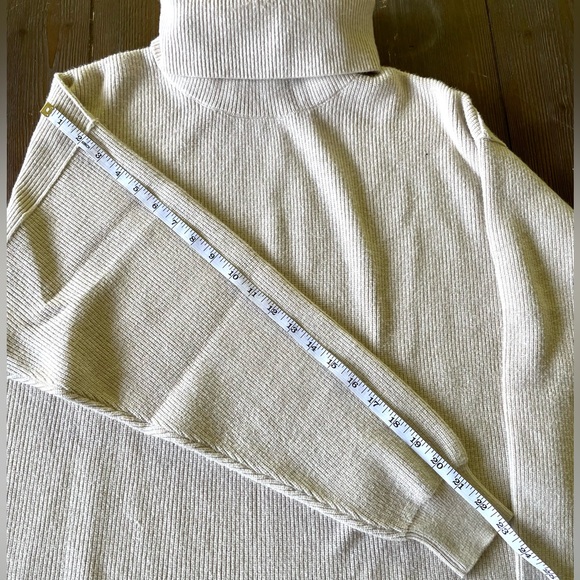 FREE PEOPLE OVERSIZED SWEATER. TAUPE. SIZE SMALL.COZY.FALL.WINTER. - Picture 7 of 9